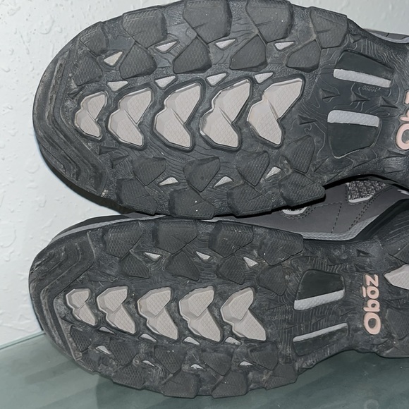 Oboz Women’s Cirque Low Waterproof Hiking Shoes - Picture 9 of 13